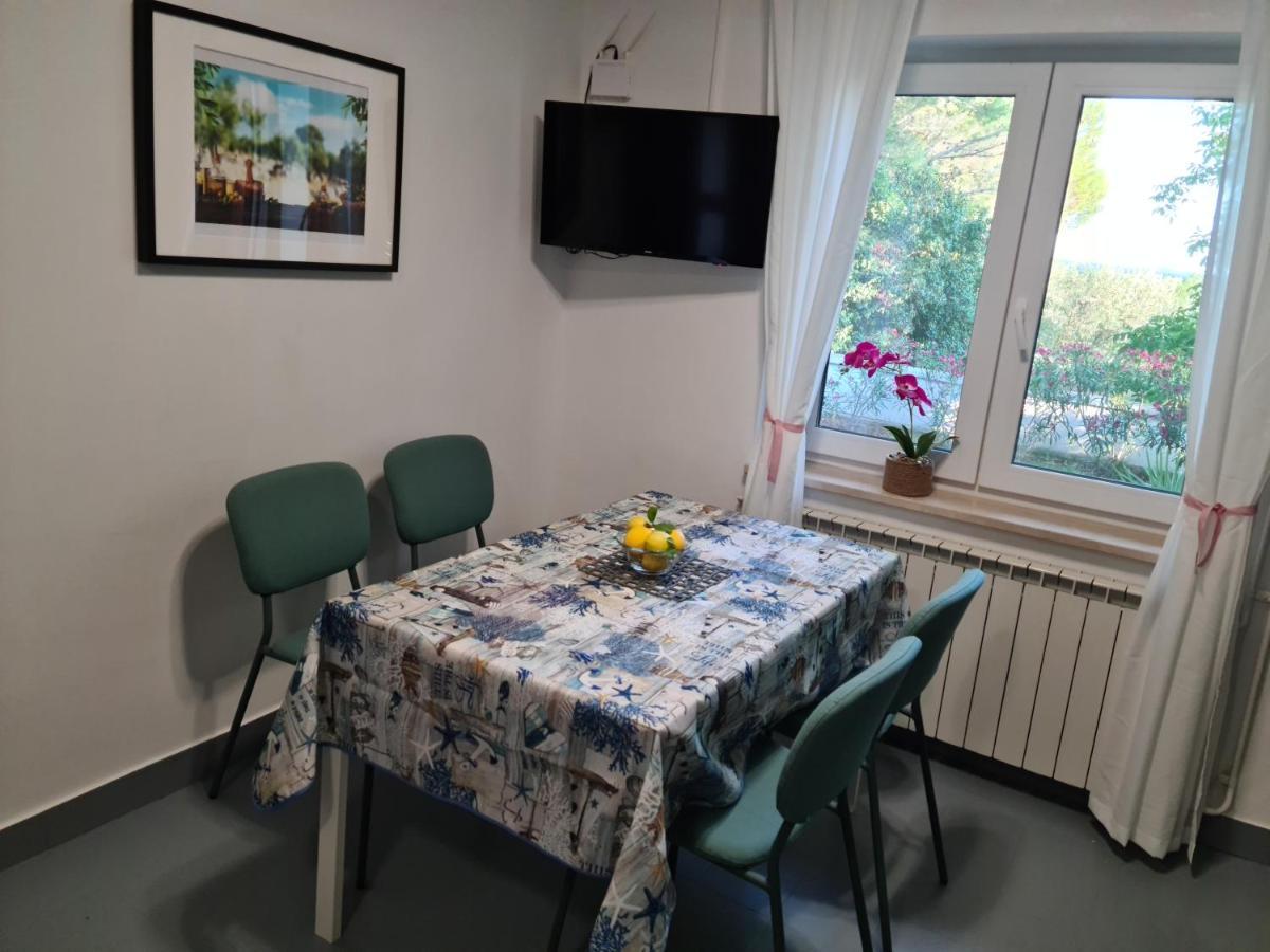 Villa Rosa With Yard And Children'S Playground Tar-Vabriga 외부 사진
