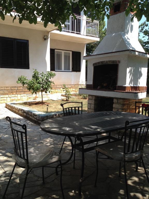 Villa Rosa With Yard And Children'S Playground Tar-Vabriga 객실 사진