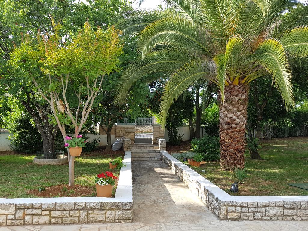 Villa Rosa With Yard And Children'S Playground Tar-Vabriga 외부 사진