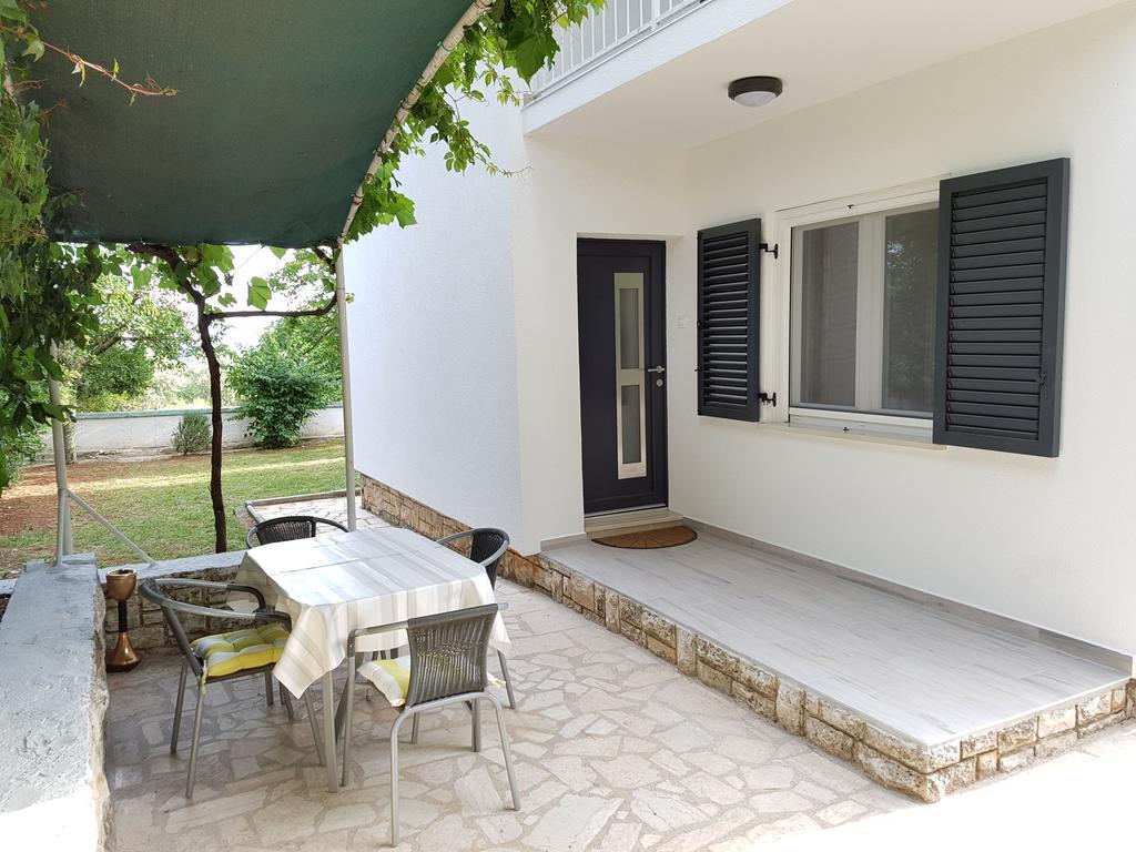 Villa Rosa With Yard And Children'S Playground Tar-Vabriga 외부 사진