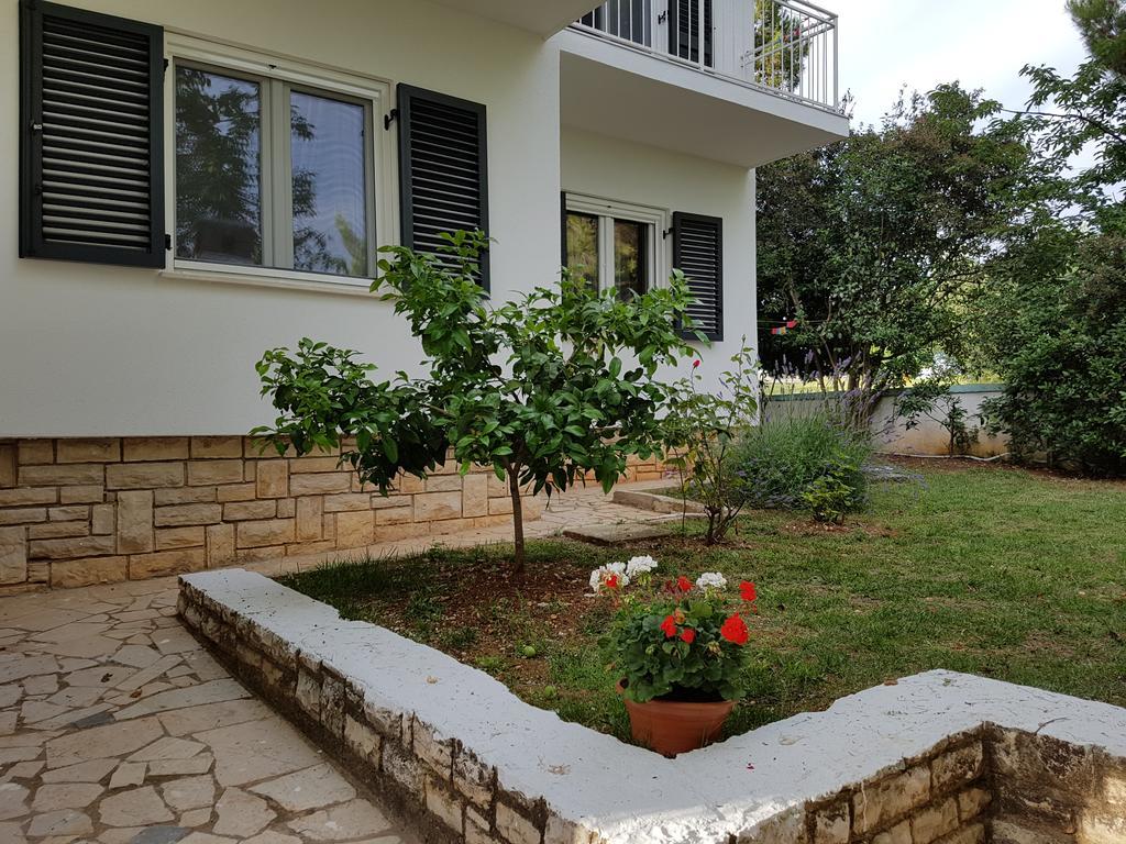 Villa Rosa With Yard And Children'S Playground Tar-Vabriga 외부 사진